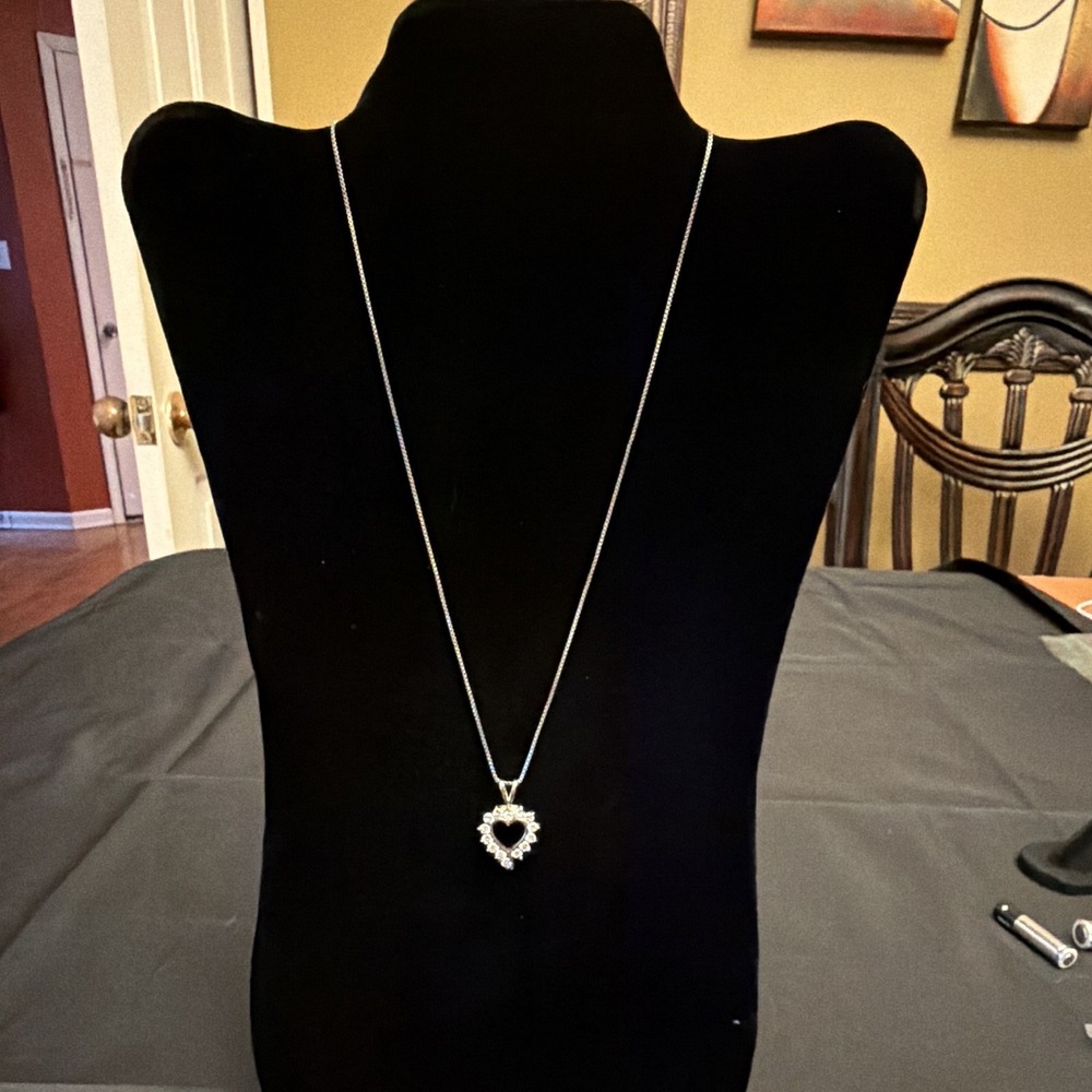 Vintage NF 925 Sterling Silver Open Heart Halo Cluster Pendant Necklace